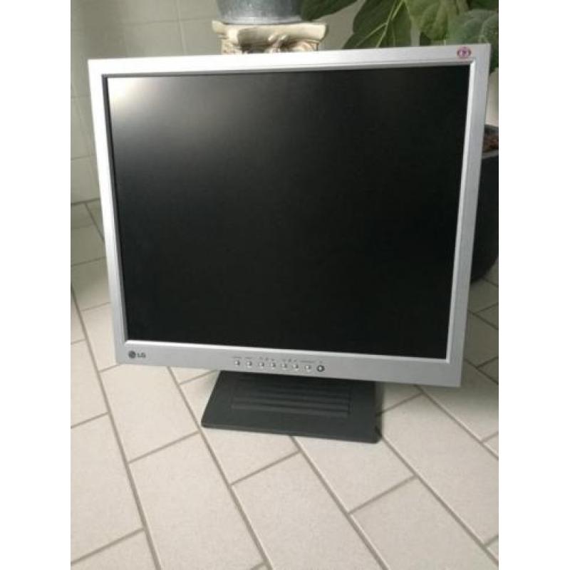 #929 Monitor TFT 19inch LG Flatron L1910S