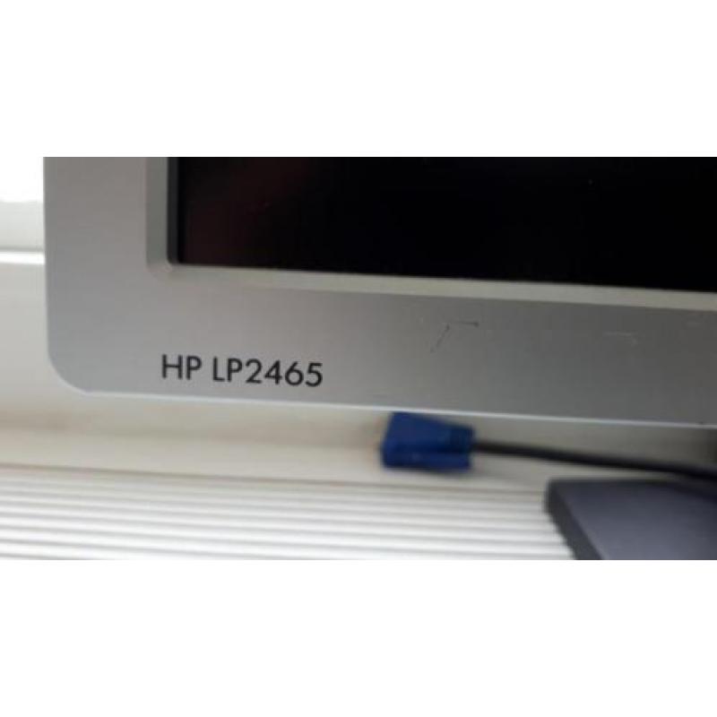 HP LP2464 24" monitor en toetsenbord