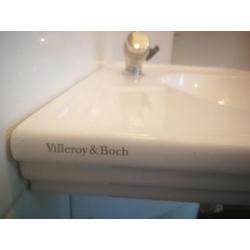 Twee complete wastafels Villeroy & Boch incl. kranen